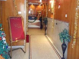 Hotel Celebration Kanpur Buitenkant foto